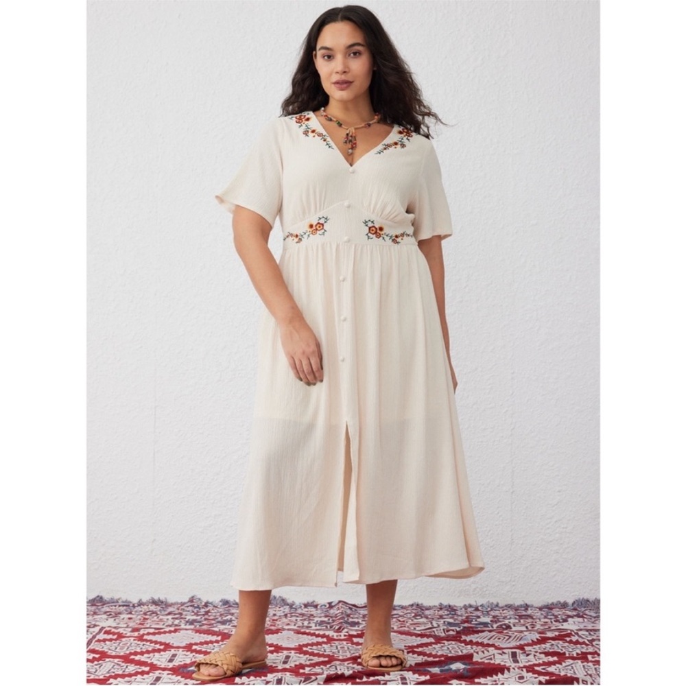 BloomChic Summer Serenity Embroidered Maxi Dress Size 12